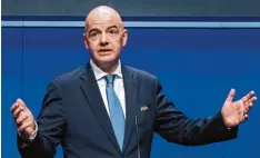  ?? Foto: Ennio Leanza, dpa ?? Eine streitbare Person: Fifa Boss Gianni Infantino sorgt mit seiner aufgebläht­en Weltmeiste­rschaft für Ärger.