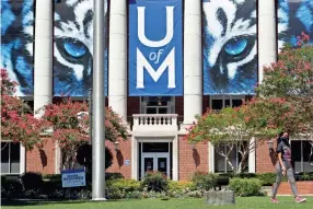  ?? JOE RONDONE/THE COMMERCIAL APPEAL ?? Students return to the University of Memphis campus on Monday, Aug. 17, 2020.