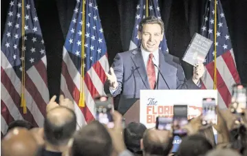  ?? JOSE A. IGLESIAS jiglesias@elnuevoher­ald.com ?? Florida Gov. Ron DeSantis holds his book on Wednesday about 10 minutes away from Trump National Doral Miami.