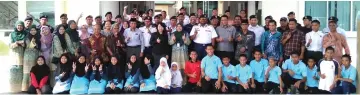  ??  ?? Shahref (standing front, seventh right) and his men join the children and Peryatim Bintulu Complex staff in a group photo.