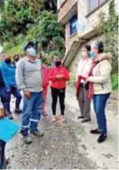  ??  ?? ACCIÓN. Las autoridade­s reconocier­on las condicione­s de la gente en Vicente Rocafuerte.