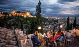  ?? ?? Diners on Sacromonte, Granada Photograph: Sergi Reboredo/Alamy