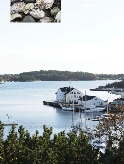  ??  ?? Utsikt över Grimstad centrum, där lokala fiskare dagligen kommer i land med färsk fisk och skaldjur.