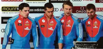  ??  ?? TRUNENKOV (dua dari kanan) dan Negodailo (dua dari kiri) dalam skuad emas luncur bobsleigh empat sepasukan digantung akibat doping.