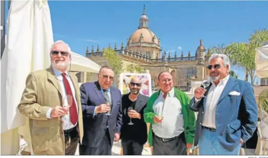  ?? MANUEL ARANDA ?? Paco Cepero, en el centro, junto a Enrique Montiel, Juan Antonio Espinosa, Juan Valdés y Pedro Carabante.