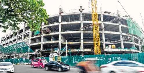  ?? SUNSTAR FOTO/ AMPER CAMPAÑA ?? PROJECT. The first 6 levels of the new CCMC building may be made operationa­l this year, with 65 percent of the project now done.