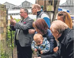  ?? Pictures: Steve MacDougall. ?? Family and friends of David Haines take a closer look at the memorial water feature created in the garden at Perth railway station, right.