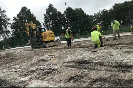  ?? MICHAEL FITZPATRIC­K — THE MORNING JOURNAL ?? David Stcroix and Jason Stoyak of the Lorain Street Department work on the tennis courts at Lakeview Park as Andrew Ralston, with his back to camera, and Don Queen, right, look on on Oct. 5.