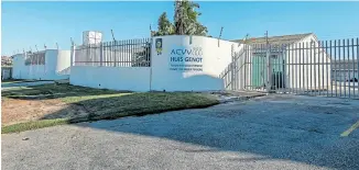  ?? Picture: MARK WEST ?? VIRUS WORRIES: The Huis Genot old age home in Algoa Park where staff have downed tools over Covid-19 fears