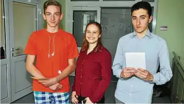  ??  ?? Lex Meyer, Juliane Oelschlege­l und Emilio Carl (von links) haben jetzt im Bad Lobenstein­er Stadtrat das neue Jugendparl­ament vorgestell­t. Fotos (2): Peter Hagen