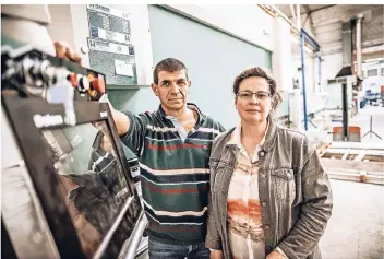  ?? RP-FOTO: ANDREAS ENDERMANN ?? Kerstin Lau und Achim Lehnen in ihrem Betrieb in Reisholz: Sie haben lange vergeblich versucht, ein Grundstück für einen eigenen Bau zu finden.