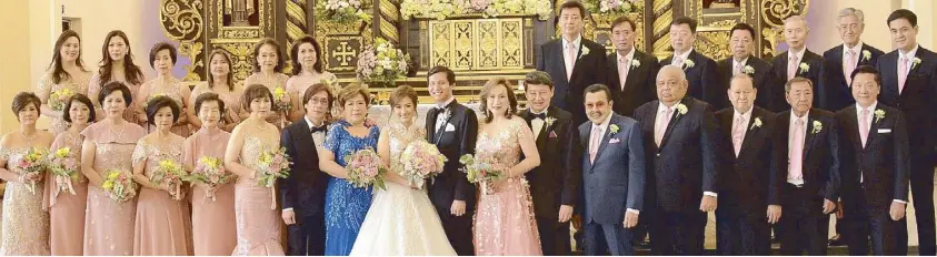  ??  ?? Newlyweds Sharlyn and Brian Lim (center) with their parents Dr. Henry and Susan Tan (front row, seventh and eighth from left) and Rita Lim and Dr. Henry Lim Bon Liong (front row, eleventh and twelfth from left) with the principal sponsors (front row,...