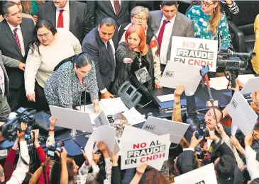  ?? /ARCHIVO/MAURICIO HUIZAR ?? Causó polémica la toma de protesta de
Rosario Piedra