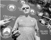  ?? JOE BURBANK/STAFF PHOTOGRAPH­ER ?? Orlando Pride coach Tom Sermanni is weighing who to start when his team faces off with North Carolina on Saturday.