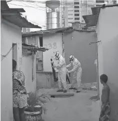  ?? FELIPE DANA, AP ?? In January, workers in Recife, Brazil, used insecticid­e in efforts to combat the mosquitoes that transmit the Zika virus.