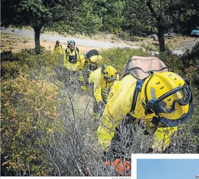  ?? JULIO GONZÁLEZ ?? Efectivos realizan un simulacro de incendio en Grazalema.