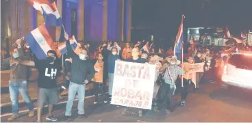  ??  ?? Por esta manifestac­ión del 3 de junio pasado frente al Panteón, hay activistas imputados.