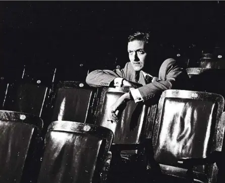  ?? CÁTEDRA ?? Closas fue actor, director y productor teatral; en la imagen, dirigiendo una obra en su etapa argentina