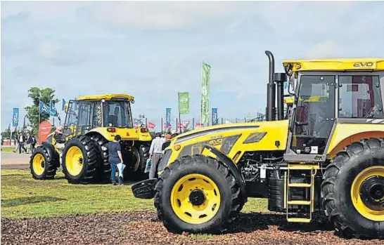  ?? NICOLÁS BRAVO ?? EN LA EXPO. La empresa de Las Varillas concurrió a Expoagro 2022 con una mayor oferta de tractores y prevé más inversione­s en 2022.