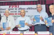  ?? DEEPAK GUPTA/HT PHOTO ?? CIC Jawed Usmani during a seminar in Lucknow on Saturday.