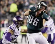  ?? MICHAEL PEREZ — THE ASSOCIATED PRESS FILE ?? Philadelph­ia Eagles’ Zach Ertz catches a pass in front of Minnesota Vikings’ Andrew Sendejo during the NFC championsh­ip game, Jan. 21, 2018. Sendejo, now with the Eagles, faces his former team Sunday.