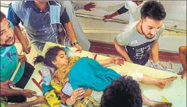  ?? PTI ?? An injured girl being shifted to the SMHS hospital in Shopian on Wednesday.