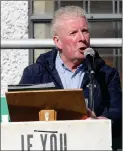  ?? ?? Councillor Declan Mcardle, Sinn Féin, addressing the crowd at St. Ninnidh’s graveyard.