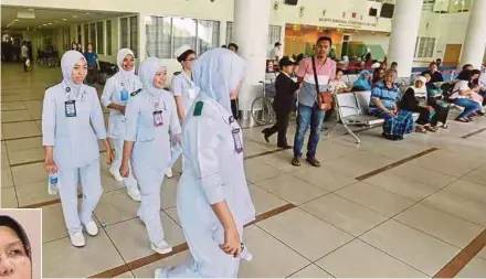  ?? FILE PIX ?? Nurses at Queen Elizabeth Hospital in Kota Kinabalu recently. The rising cost of living has prompted many to switch to government hospitals when seeking treatment. (Inset) I-Medik vice-president Associate Professor Dr Rafidah Hanim Mokhtar.