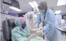  ?? — Bernama photo ?? Noraziah undergoes her haemodialy­sis session. She has been going for the four-hour procedure every Monday, Wednesday and Friday for nearly 21 years.