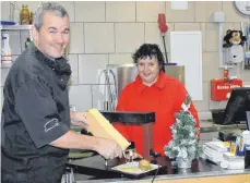  ?? FOTO: SIMON SCHNEIDER ?? Hermann und Yvonne Trinkler von der Bäralodge in Bärenthal freuen sich darauf, nach dem Lockdown wieder Gäste zu bewirten.