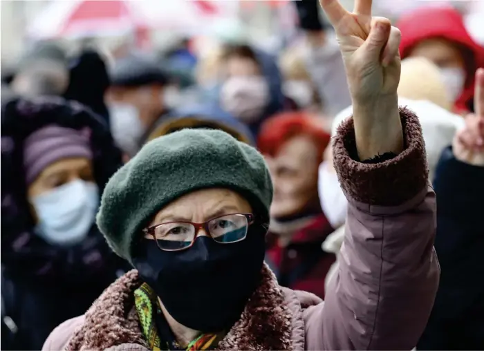  ?? Bild: TT ?? En grupp pensionäre­r gav sig ut för att protestera mot regimen i Belarus i måndags.