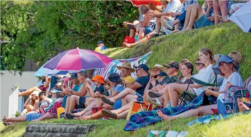  ?? LISA BURD/STUFF ?? Cricket fans enjoying a match at Pukekura Park, but top class cricket has all but called time on New Plymouth’s picturesqu­e cricket ground.