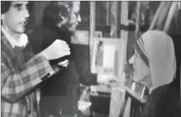  ??  ?? Nënë Tereza në studion e Lin Delisë, në vitin 1970