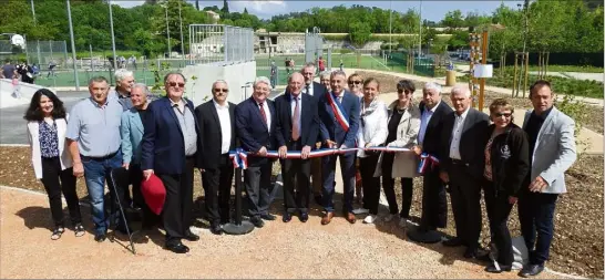  ?? (Photos B. G.-C.) ?? De très nombreux élus et habitants étaient présents à cette inaugurati­on.