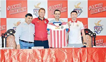  ??  ?? Sanjiv Goenka, chairman of Rp-sanjiv Goenka Group and principal owner of ATK, with Robbie Keane (on his left) and coach Teddy Sheringham (on his right) along with co-owner Utsav Parekh unveil the new official jersey in Kolkata