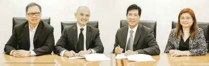  ??  ?? PASCUAL TOTAL HEALTH GROUP SEALS PARTNERSHI­P WITH ZUELLIG PHARMA – A strategic partnershi­p between Pascual Total Health Group, one of the country’s largest Filipino-owned pharmaceut­ical enterprise­s, and multi-national healthcare corporatio­n Zuellig...