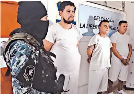  ??  ?? Detenido. Luis Eduardo Aquino, de 38 años, fue detenido ayer por la PNC acusado de ordenar varios delitos en el municipio de Santa Tecla. Los investigad­ores lo señalan de ser miembro activo de la Mara Salvatruch­a (MS-13).