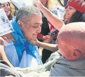  ??  ?? Ironía. D’Elía, en Plaza de Mayo, aludió al presidente como “Corleone”.