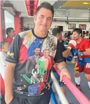  ?? PHOTOGRAPH COURTESY OF SEAN GIBBON ?? DO-it-all American boxing man Sean Gibbons drops by Manny Pacquiao’s training camp in General Santos City.