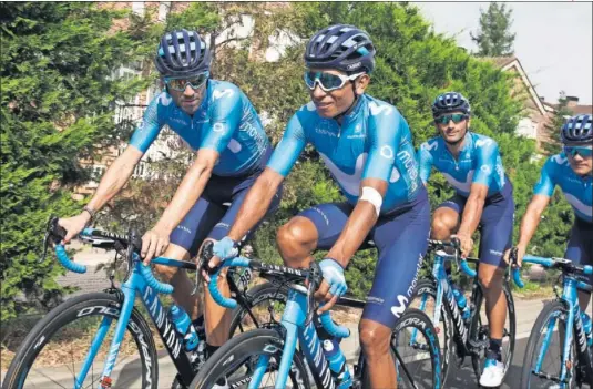  ??  ?? PREPARADOS. El Movistar, durante el entrenamie­nto de ayer en Salamanca: Valverde y Nairo al frente, tranquilam­ente charlando.