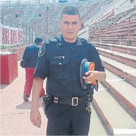  ??  ?? Servicio. Ariel Rojas tuvo un paso por la Policía Federal en la Capital.