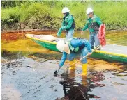  ?? COLPRENSA ?? Emergencia ambiental por afloramien­to de petróleo.