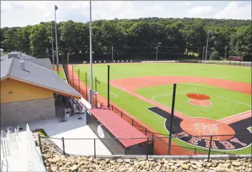  ?? Arnold Gold / Hearst Connecticu­t Media ?? The J.R. Payden Field House and Payden Park in Derby.