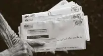  ?? Jim Wilson / New York Times ?? A resident holds mail that arrived at her home in apparent attempts to defraud the California unemployme­nt system.