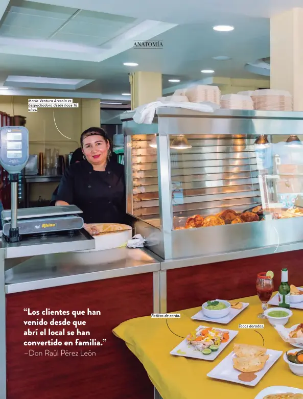  ??  ?? María Ventura Arreola es despachado­ra desde hace 18 años.
Patitas de cerdo.
Tacos dorados.