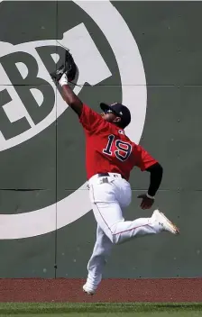  ?? NAncy LAnE PHOtOs / HERALd stAFF FILE ?? ALWAYS ON TRACK: Jackie Bradley Jr. hits the warning track to catch a fly ball hit by Toronto’s Cavan Biggio on Sunday. Below, Bradley Jr. fields a ball hit by Toronto’s Lourdes Gurriel Jr.