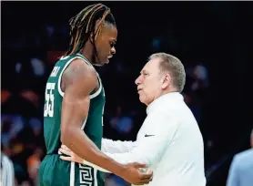  ?? JUNFU HAN/DETROIT FREE PRESS ?? Michigan State head coach Tom Izzo talks to forward Coen Carr during the second half of Saturday’s loss to UNC in the NCAA Tournament. Izzo said after the game: “I’ve got to do a better job. I’m really disappoint­ed with me.”