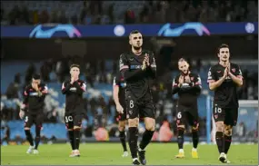  ?? FOTO: AP ?? Partido entre el City y el Sevilla Ambos equipos se enfrentaro­n en la Champions