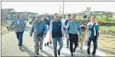  ?? HT PHOTO ?? Aligarh DM Visakh G reviewing arrangemen­ts for virtual inaugurati­on of Aligarh airport.