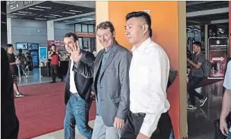  ?? BILLY H.C. KWOK NEW YORK TIMES ?? Wayne Gretzky, middle, attended an NHL exhibition game in Shenzhen, China to promote hockey this week.